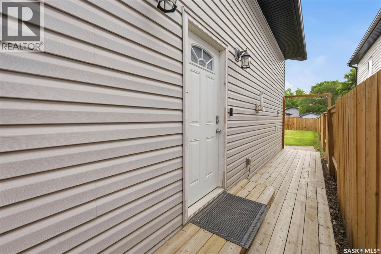 1521 Laura AVENUE — photo 4