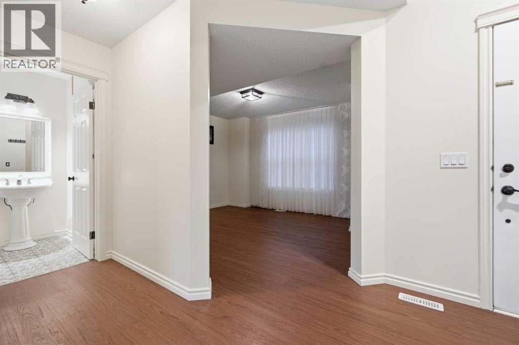 46 Bridleglen Manor SW — photo 5