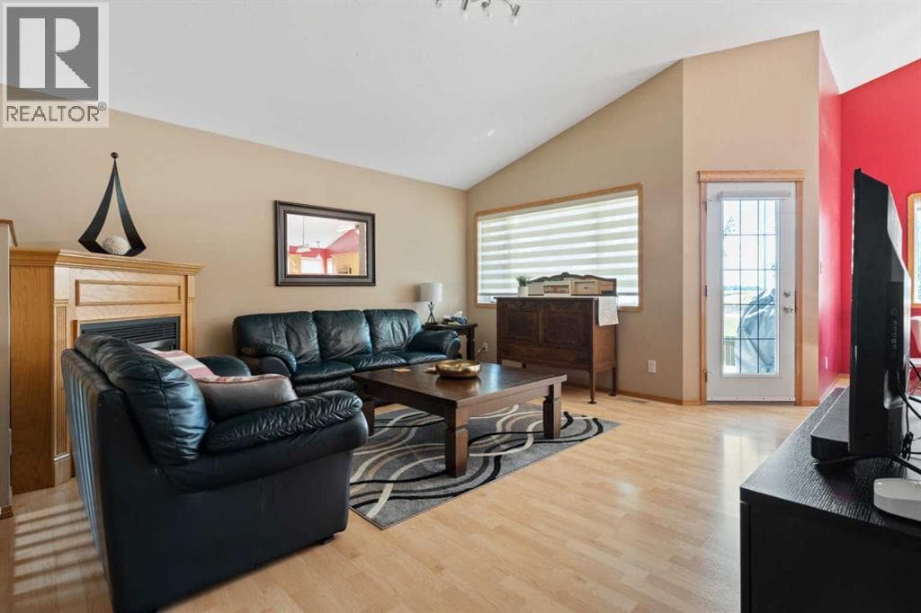 3206 67 Street — photo 4