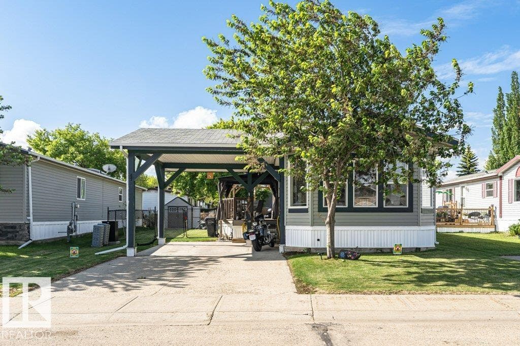 233 Oak Wood Drive NW