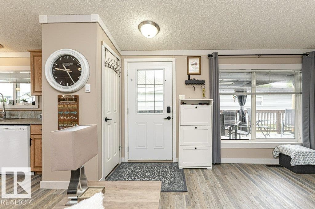 233 Oak Wood Drive NW — photo 3