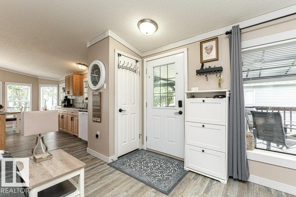 233 Oak Wood Drive NW — photo 4