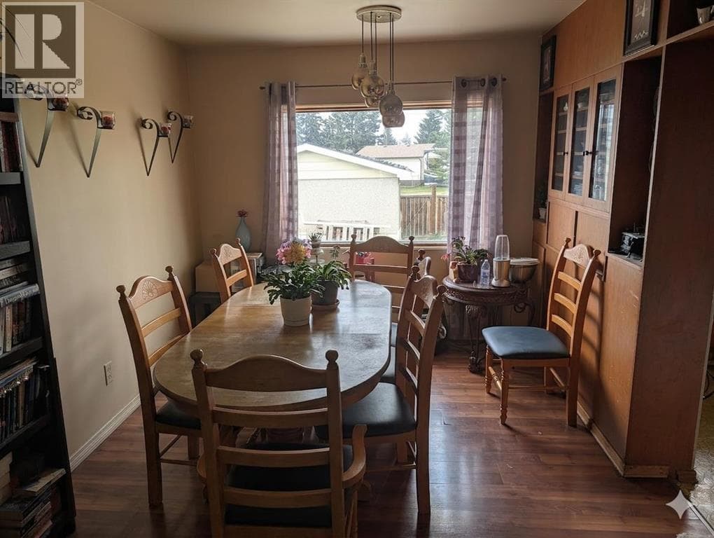 4612 50A Avenue — photo 3