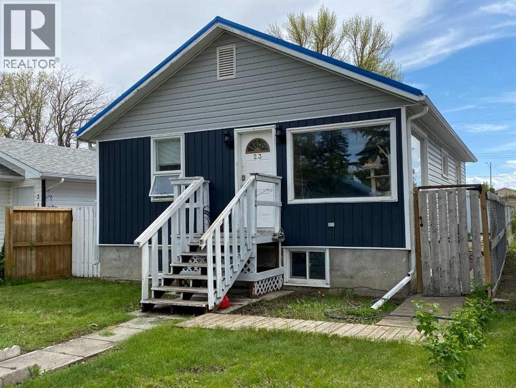 23 Pine Avenue W