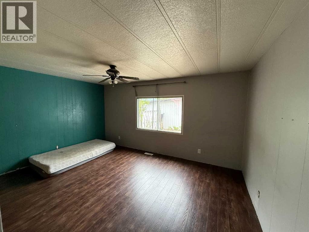 5410 51 Street — photo 2