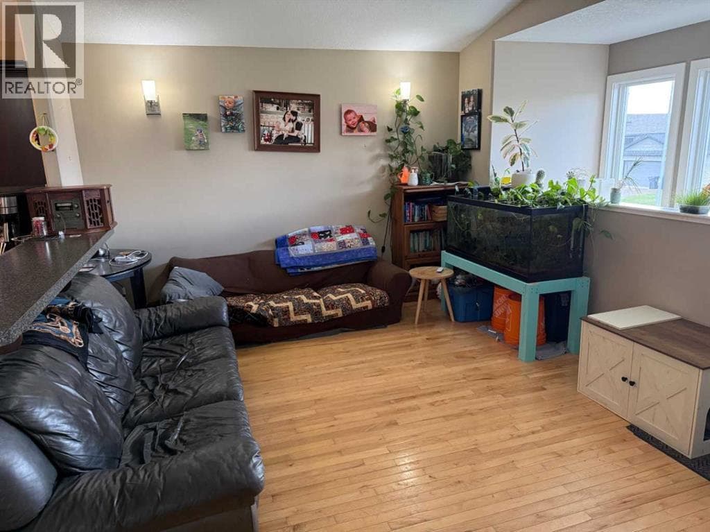 9520 92 Street — photo 2