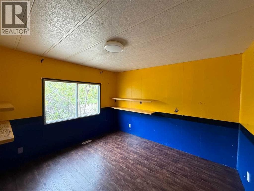 5410 51 Street — photo 3
