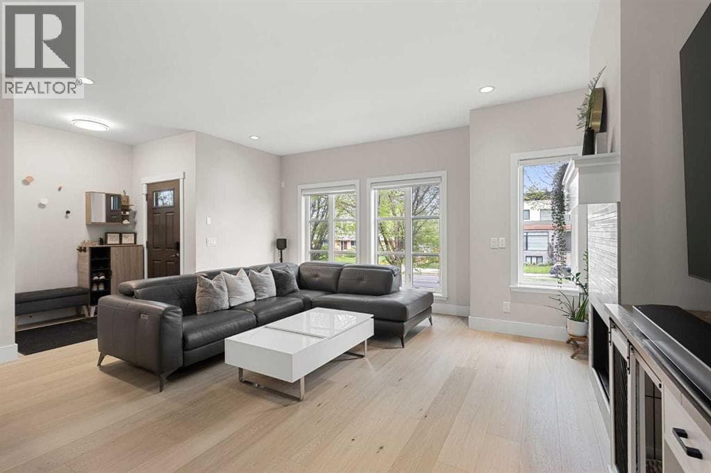 3804 Sarcee Road SW — photo 3