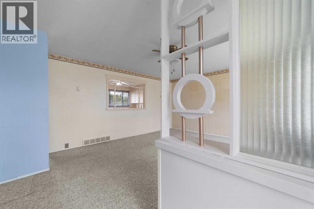 5805 48A Avenue — photo 3