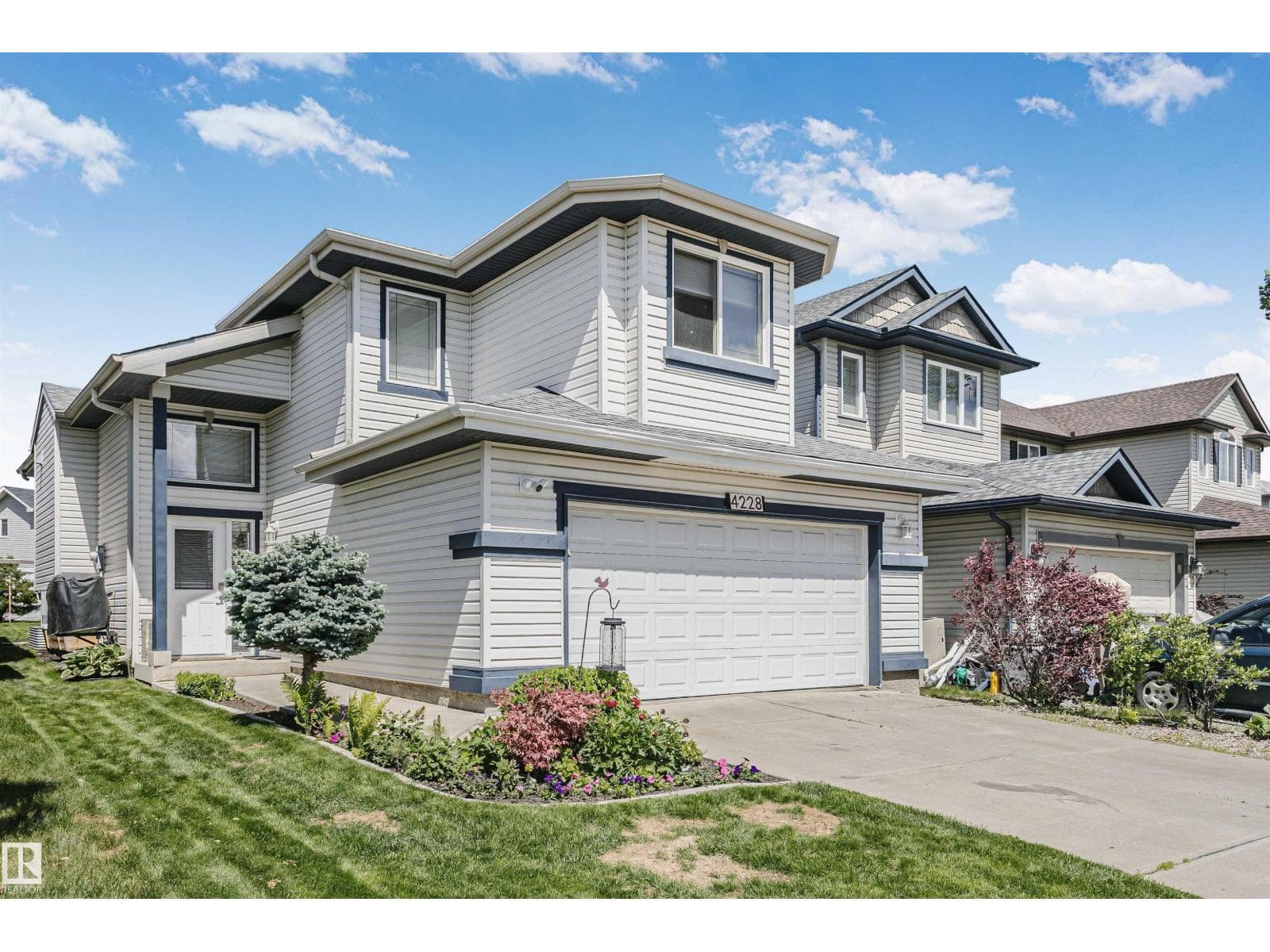 4228 162 AV NW — photo 2