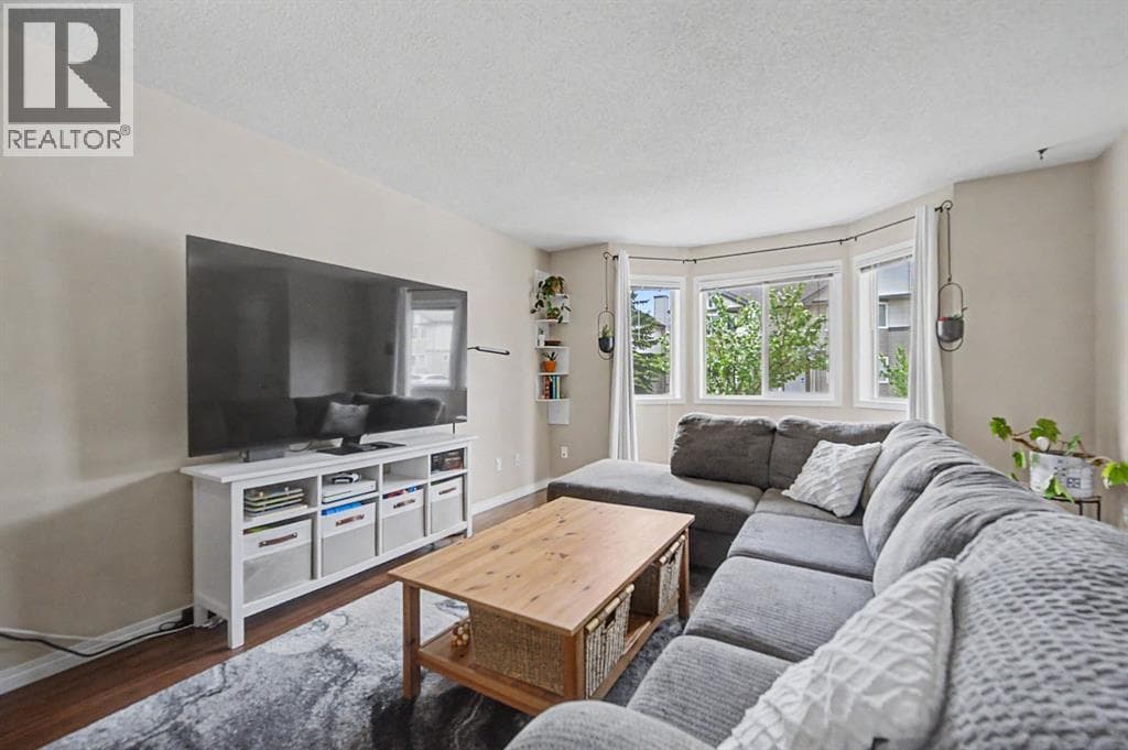 65 Royal Birch Villas NW — photo 4