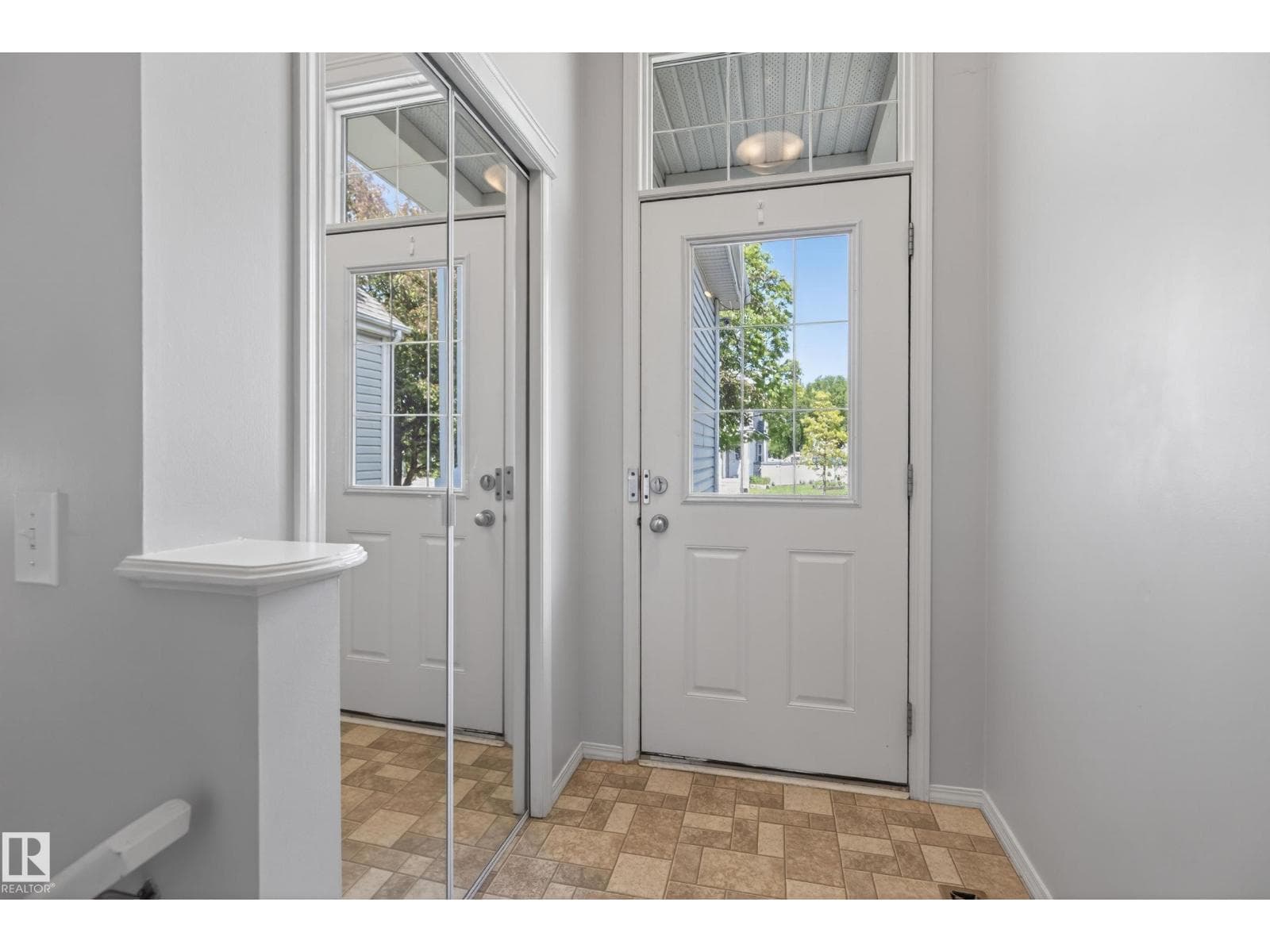 7815 14 AV SW — photo 2