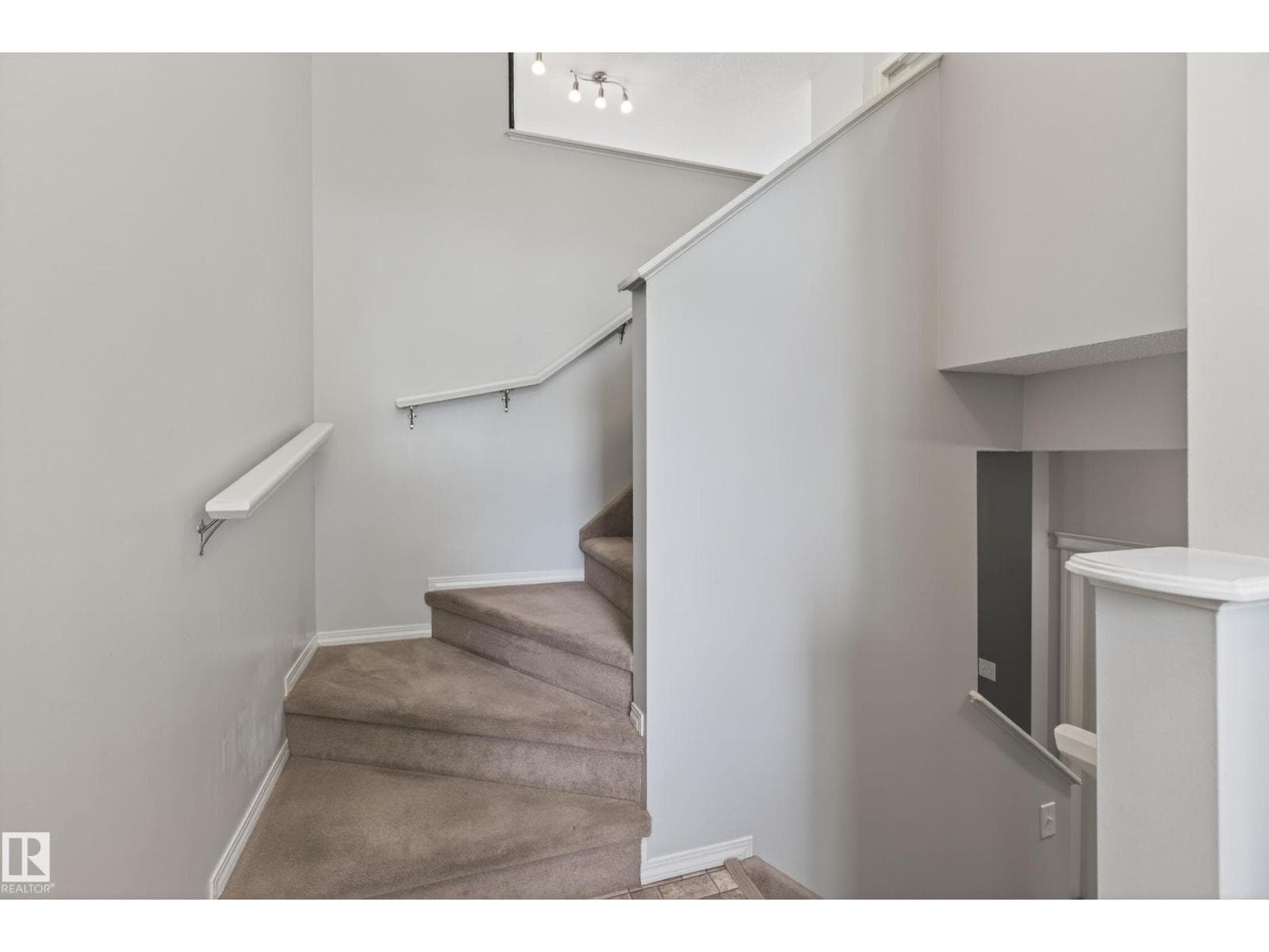 7815 14 AV SW — photo 3
