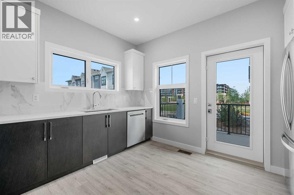 599 Mahogany Road SE — photo 3