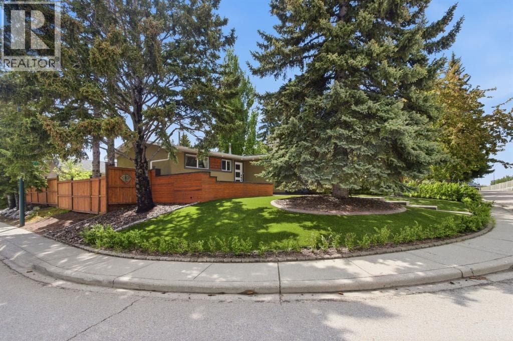 10504 Spadina Drive SW — photo 2