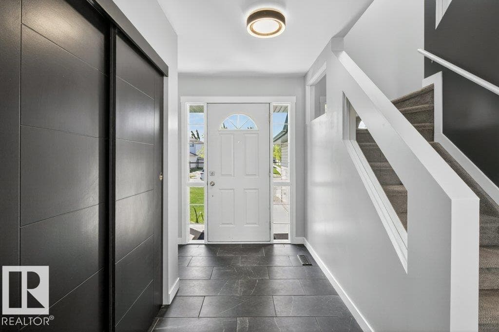 56 DARTMOUTH CR — photo 3