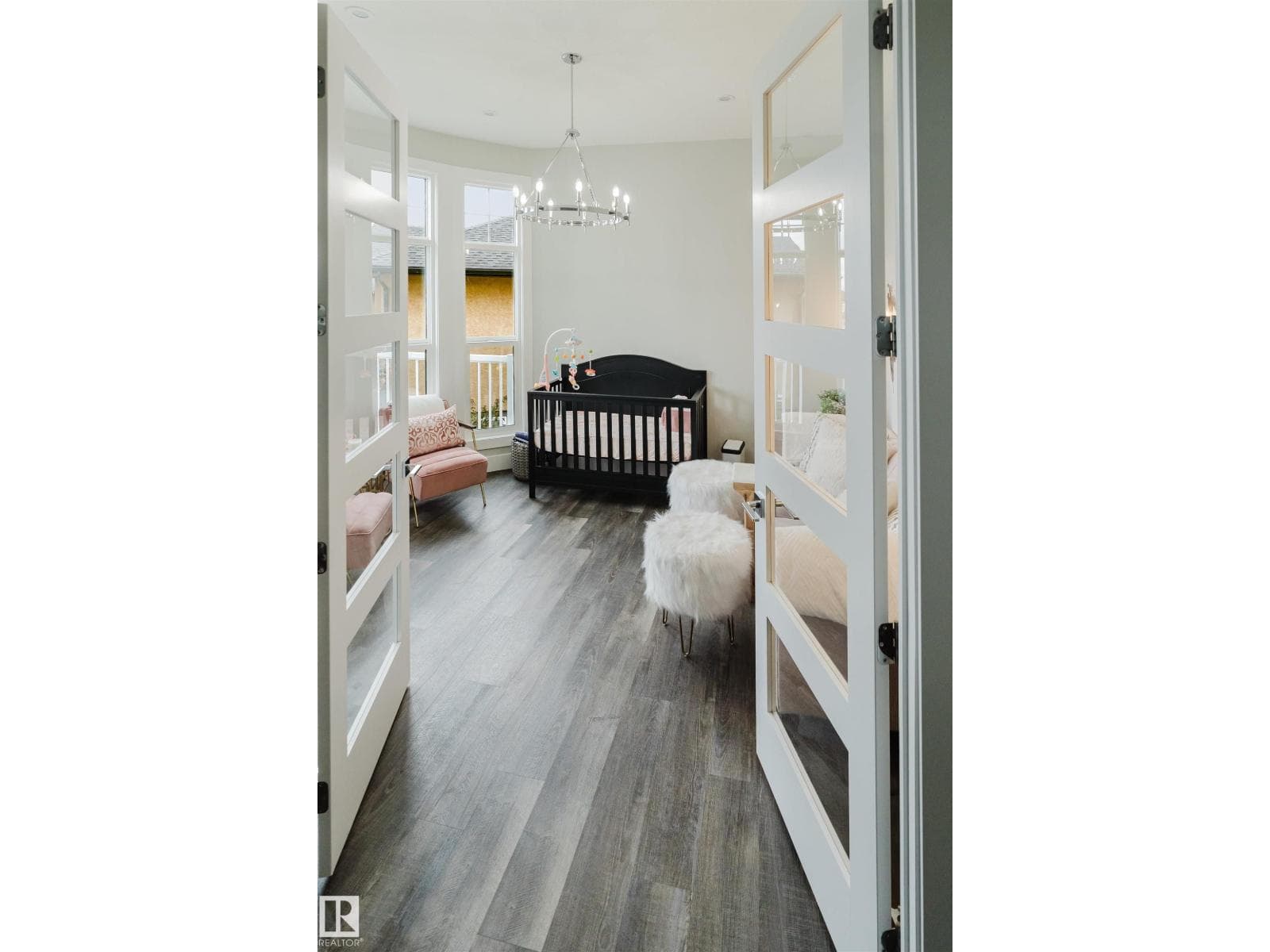 5749 43 AV — photo 5