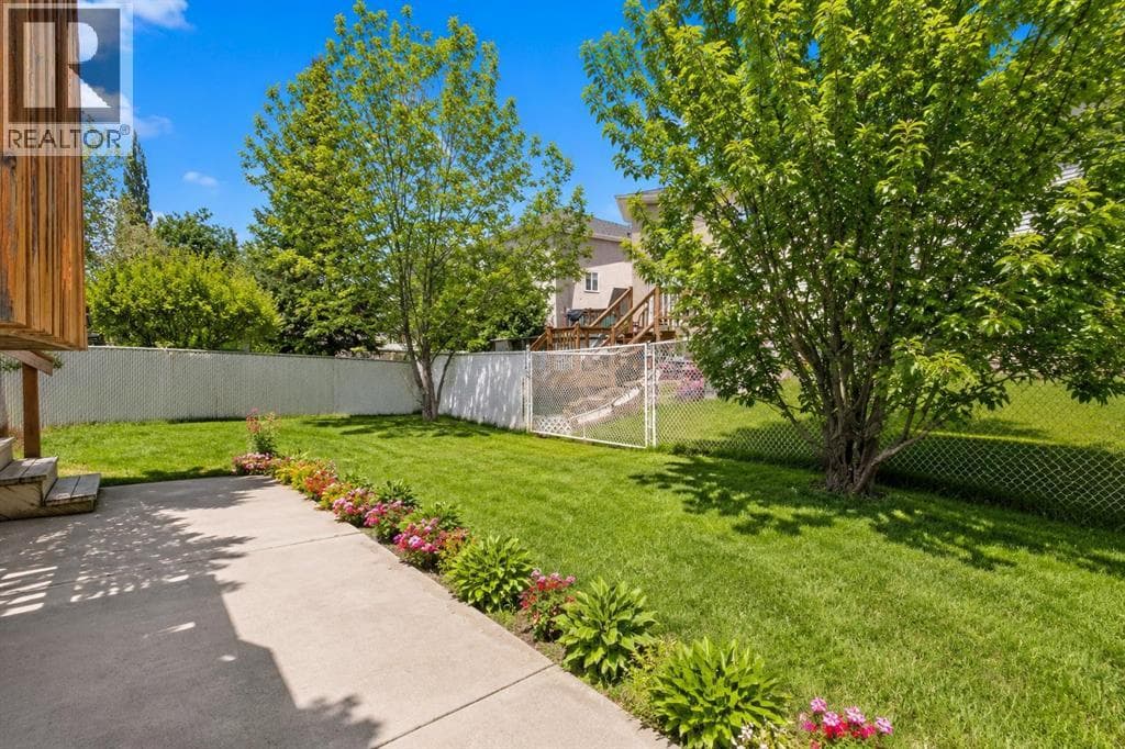 24 Citadel Close NW — photo 2