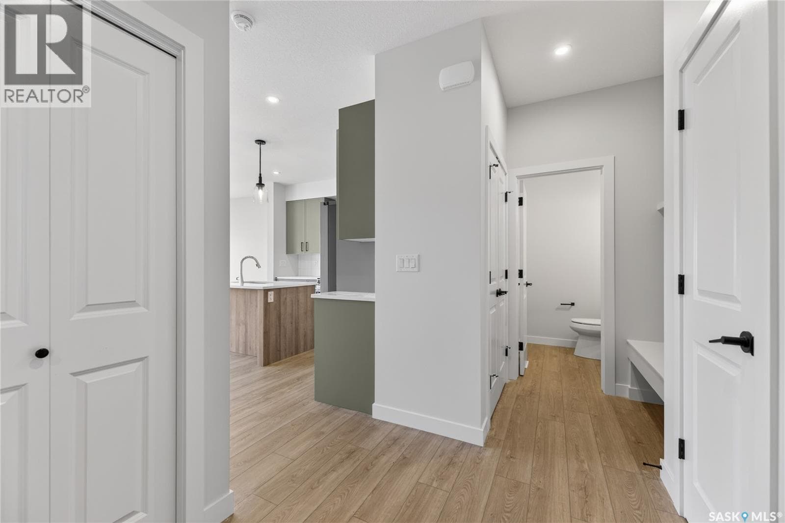 4 830 Brighton BOULEVARD — photo 3