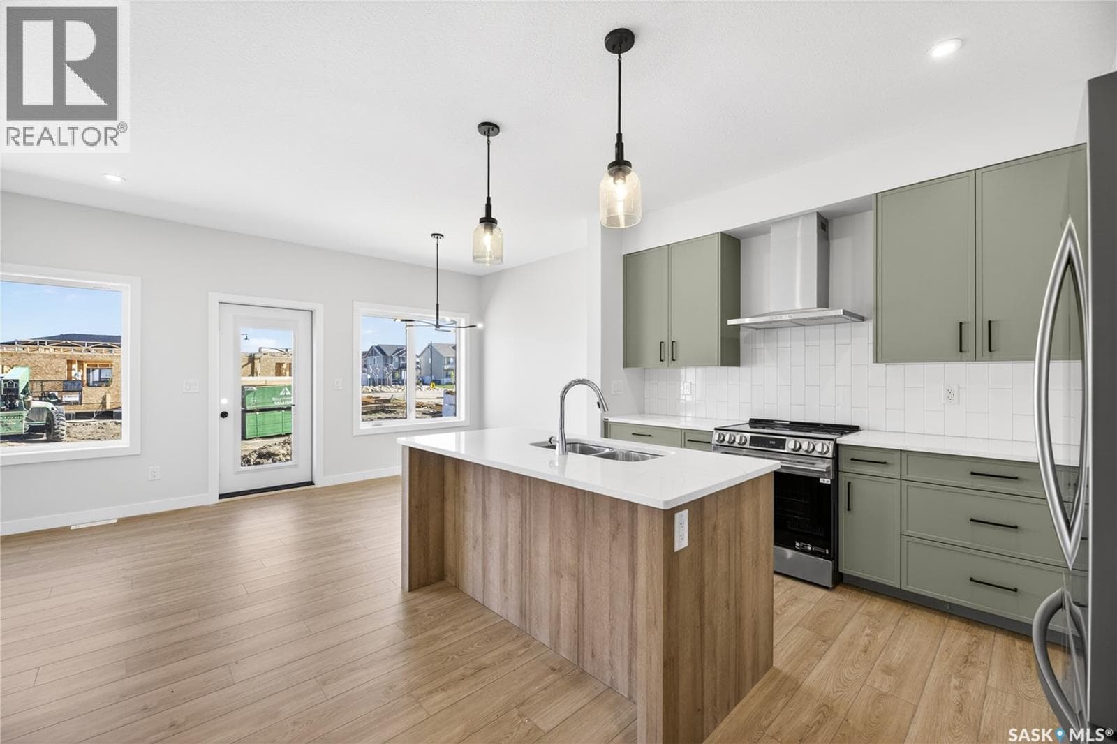 4 830 Brighton BOULEVARD — photo 5