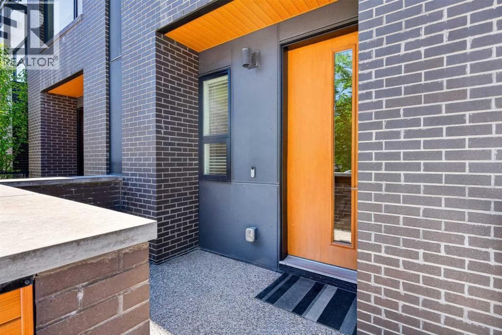 833 77 Street SW — photo 2