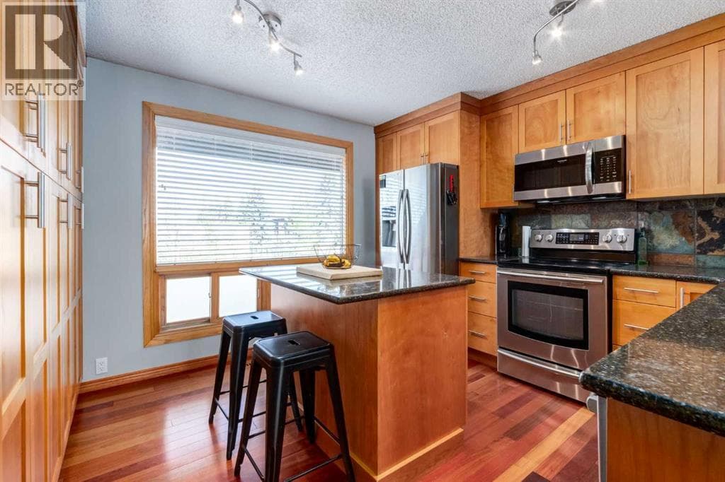 16, 5019 46 Avenue SW — photo 5