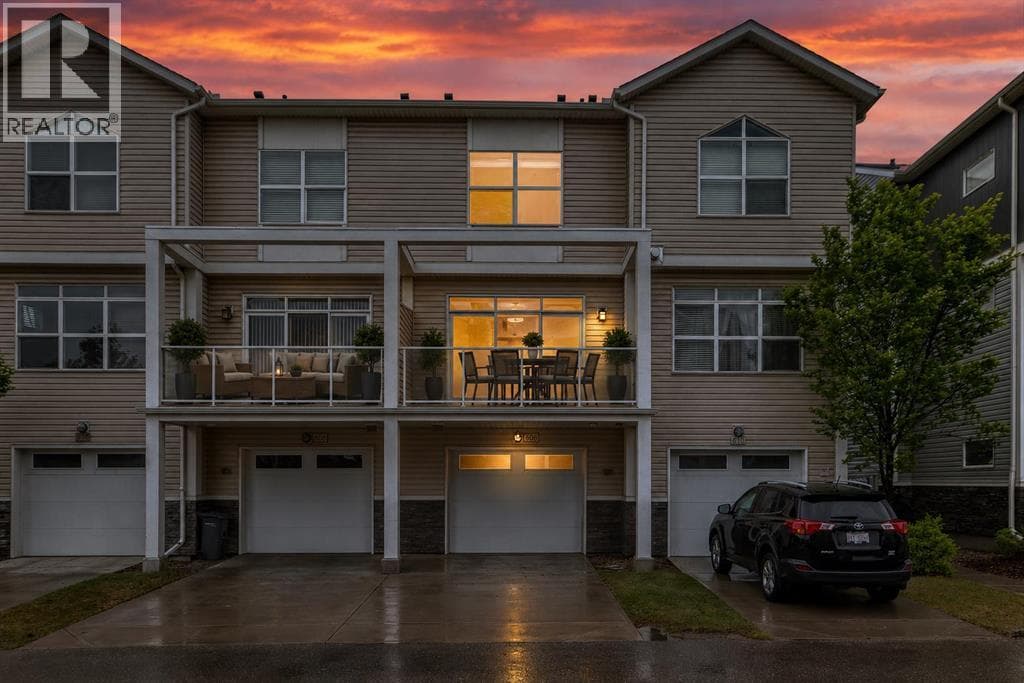 608 Redstone View NE — photo 4