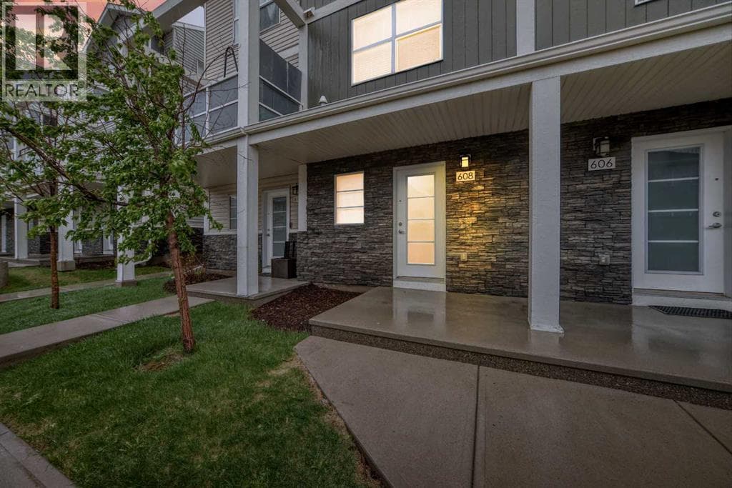 608 Redstone View NE — photo 5