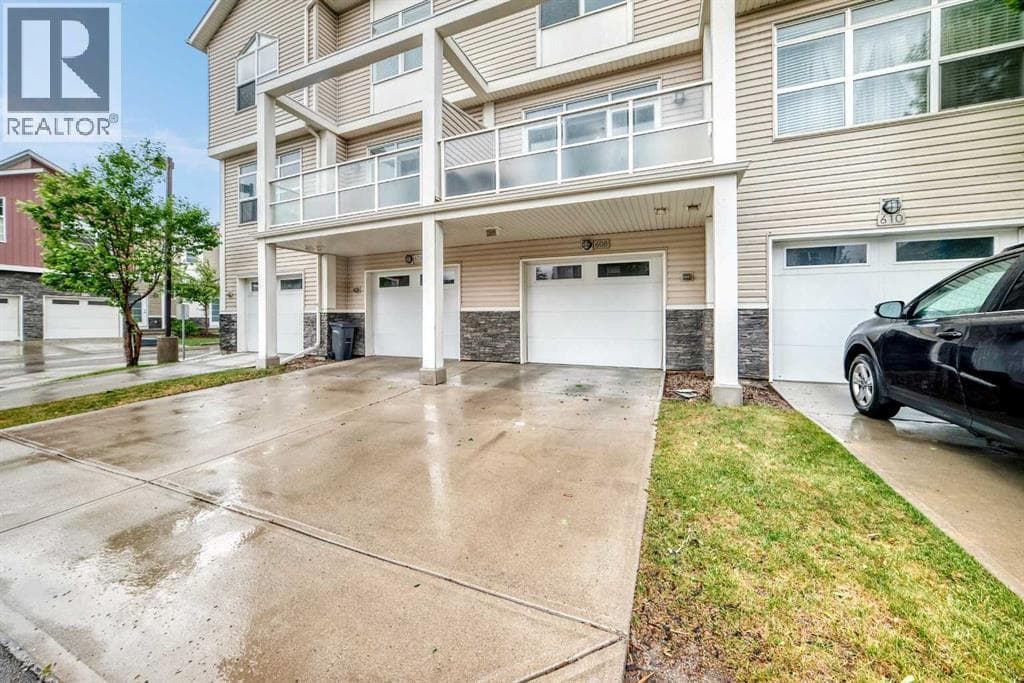 608 Redstone View NE — photo 3