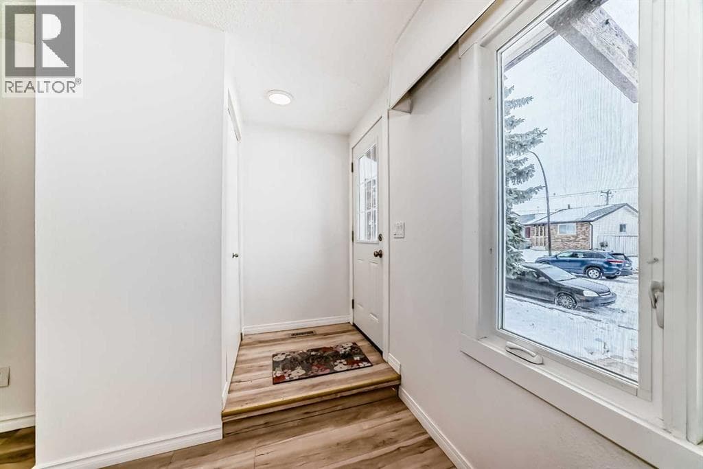 23 Marbank Way NE — photo 4