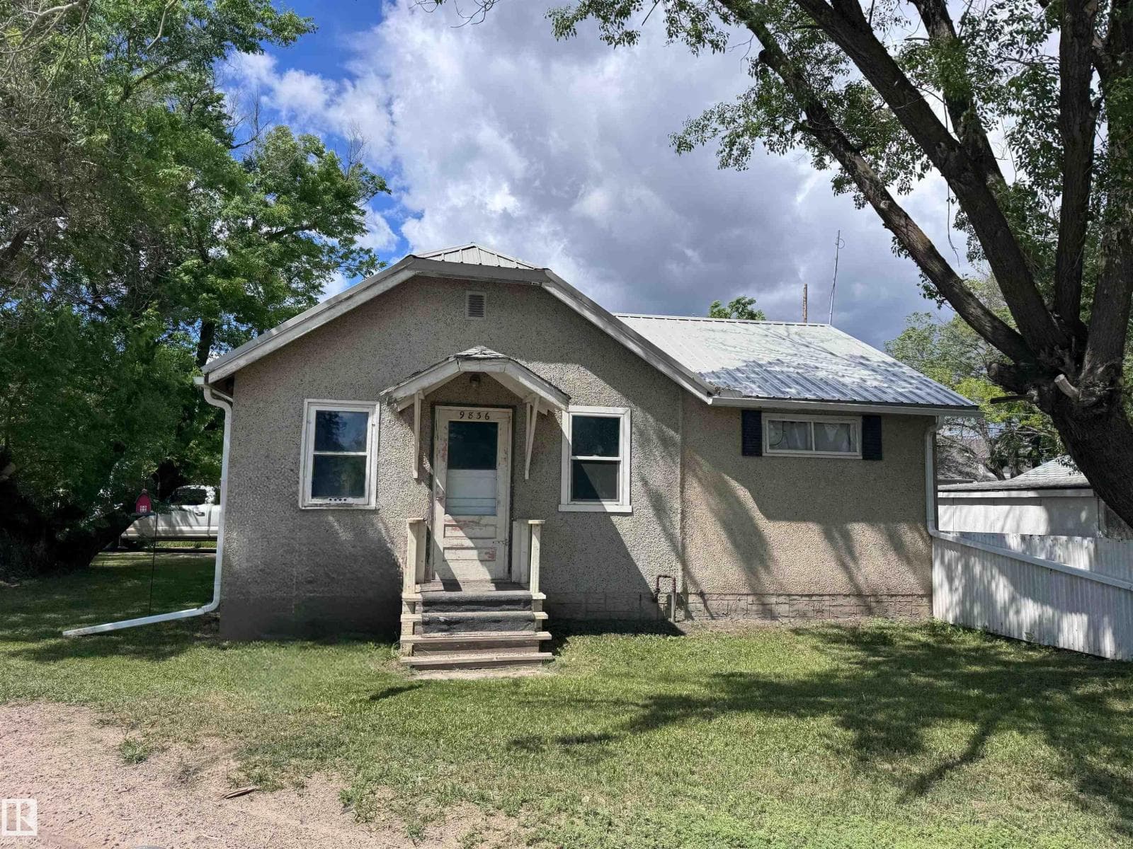 9836 100 ST