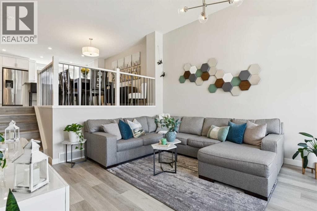 303 Masters Row SE