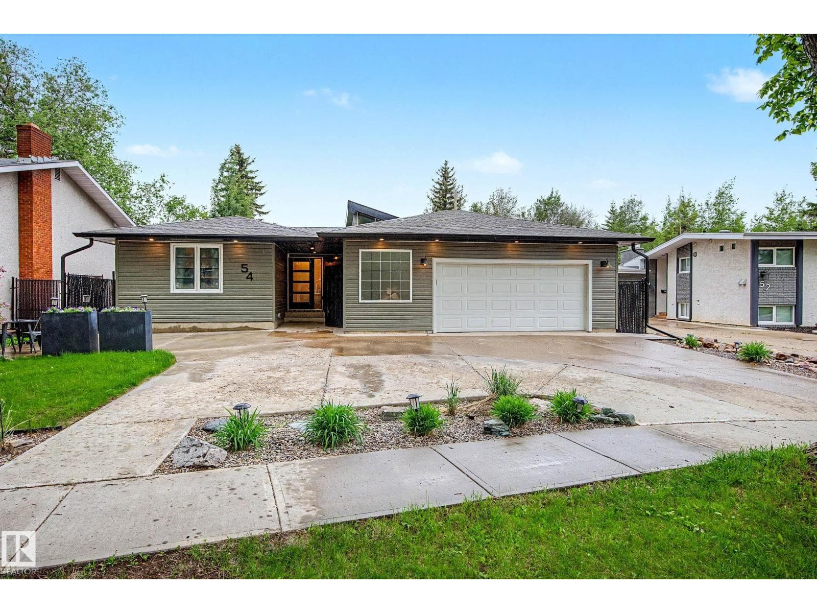 54 GLADSTONE CR