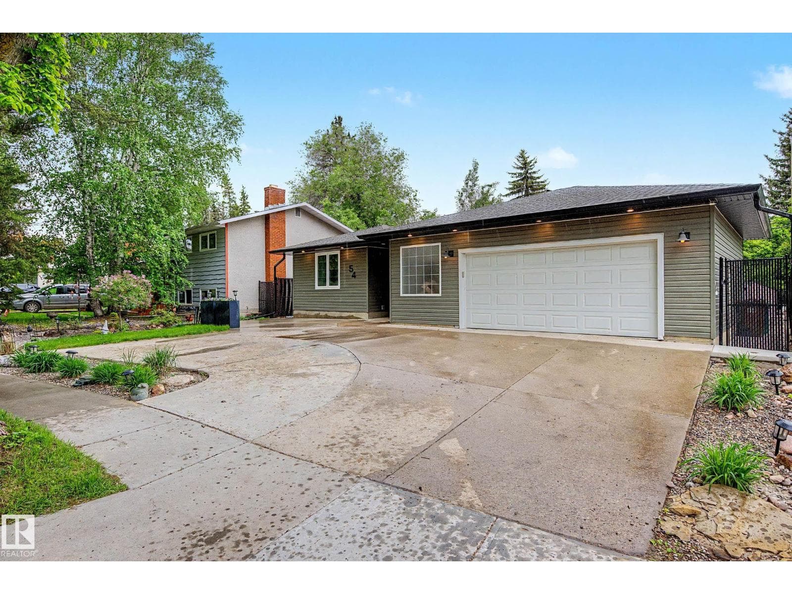 54 GLADSTONE CR — photo 4
