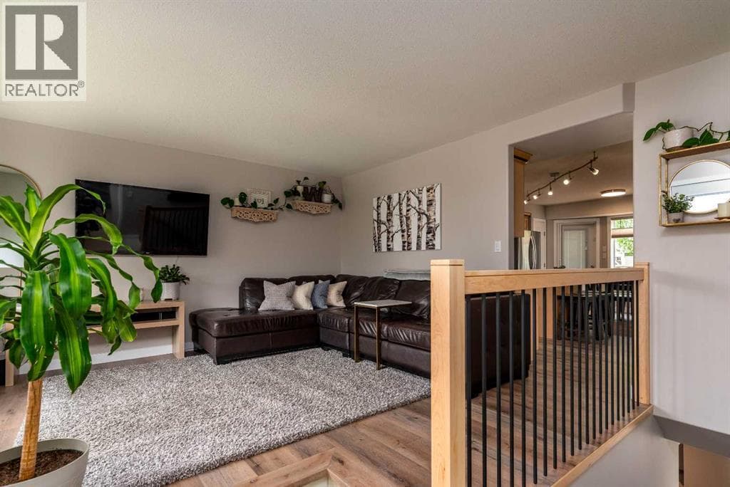5236 22 Street — photo 2