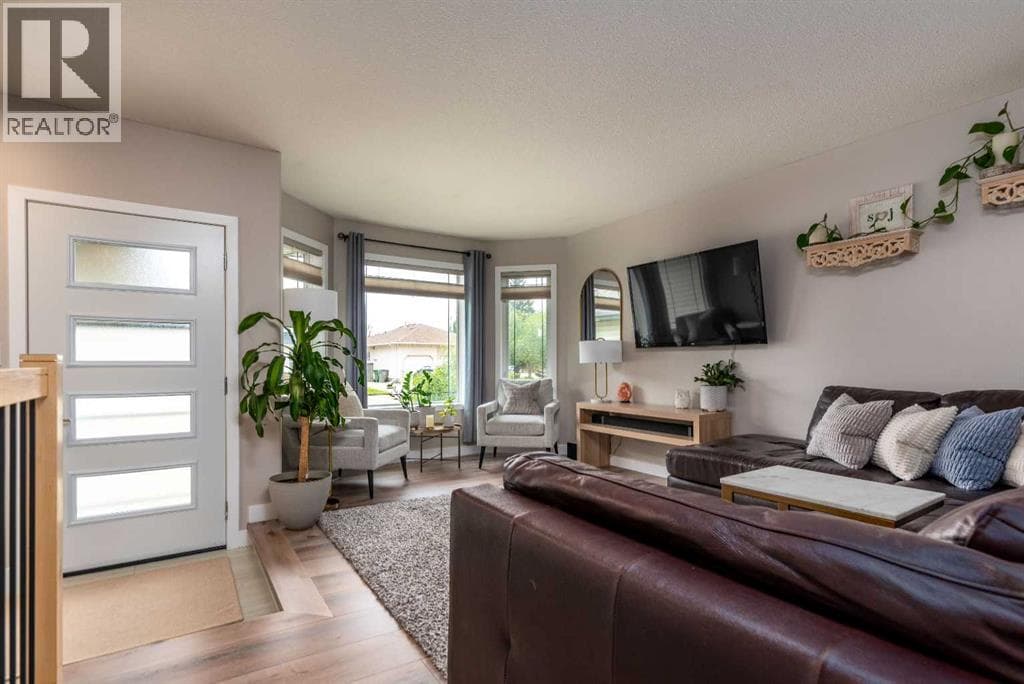 5236 22 Street — photo 3