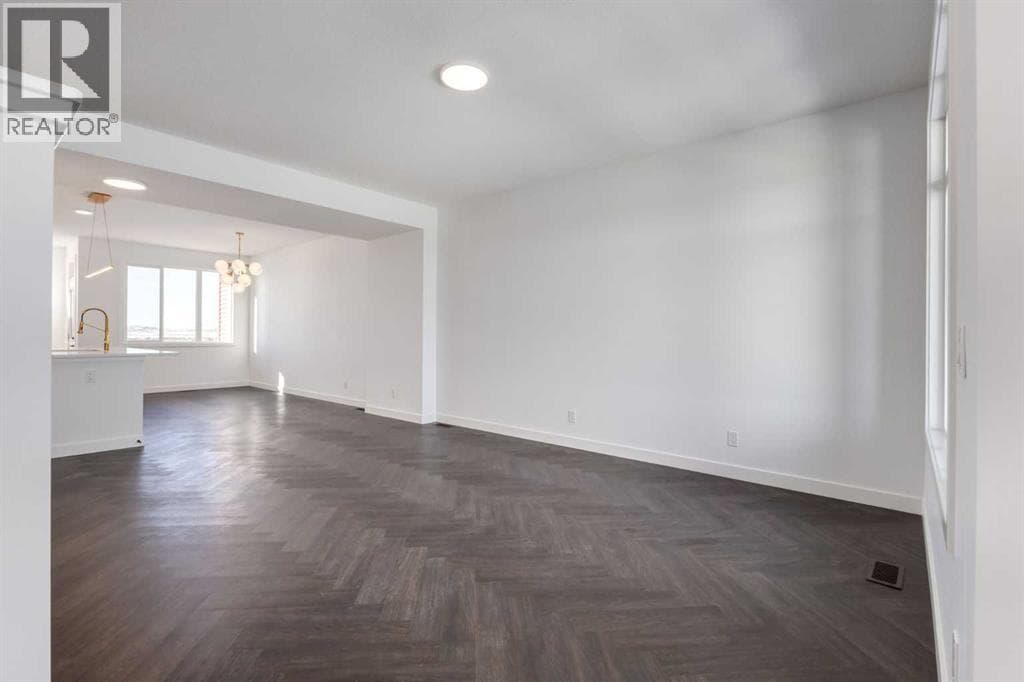 411 Clydesdale Avenue — photo 4