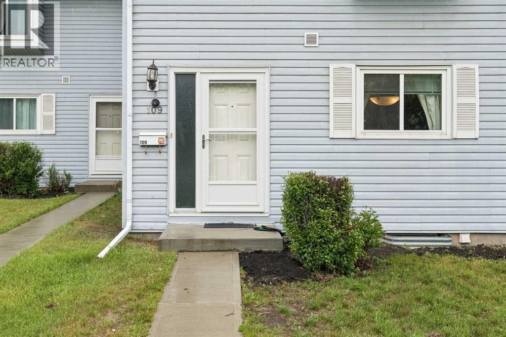 109, 4810 40 Avenue SW — photo 3