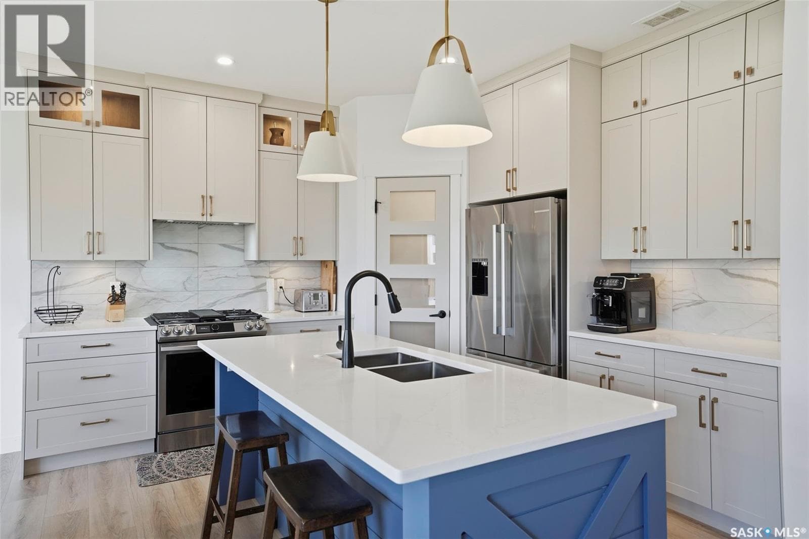 302 Chelsom MANOR — photo 2