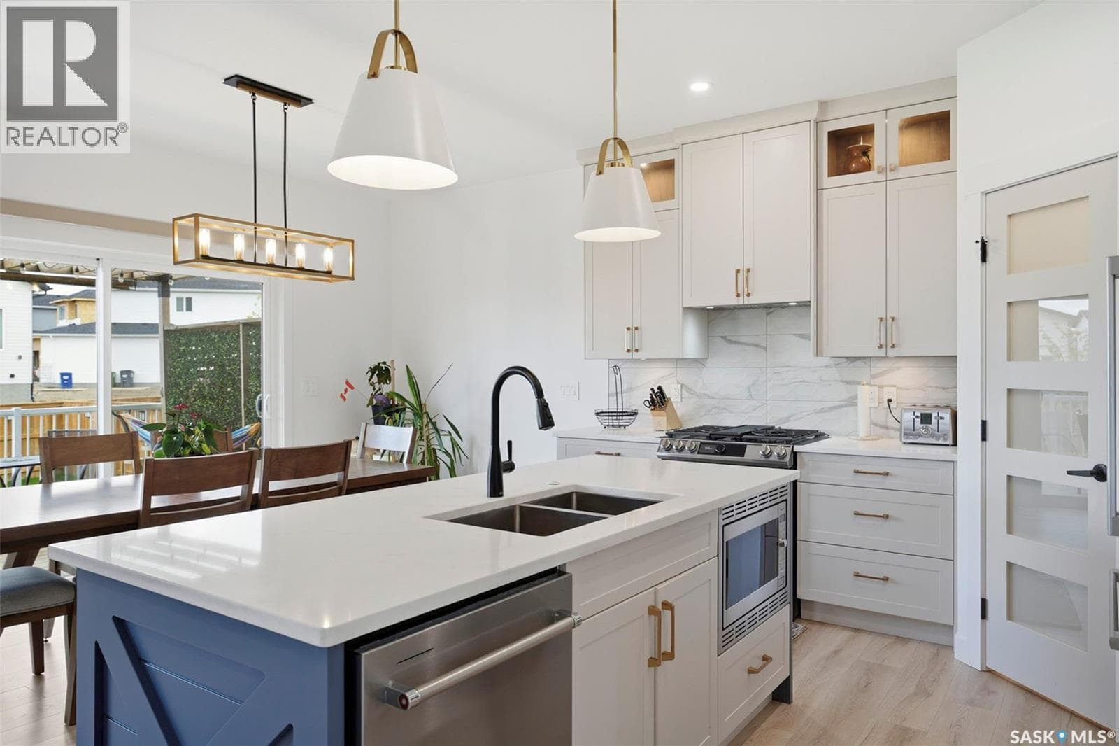 302 Chelsom MANOR — photo 3