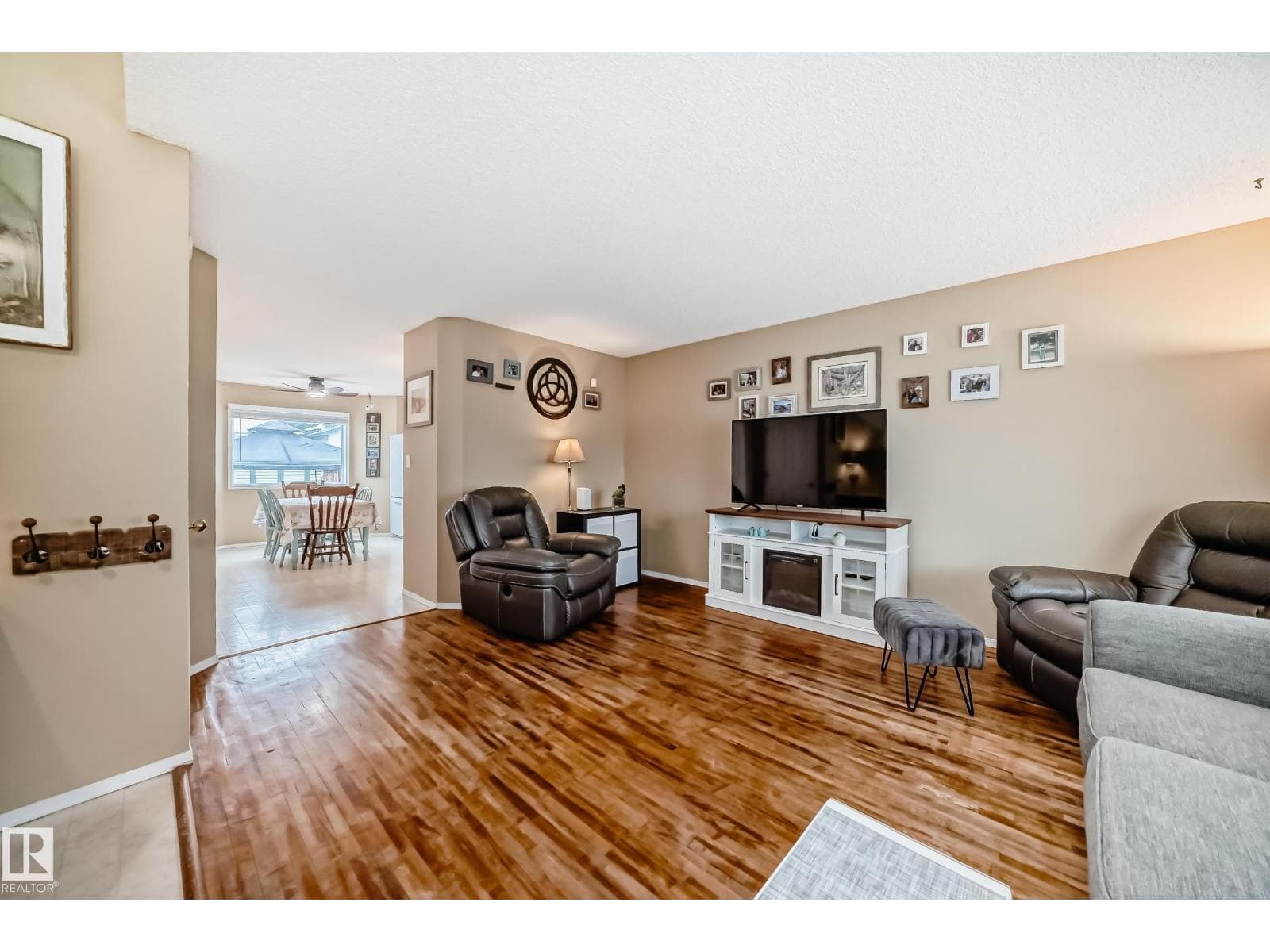 11831 9 AV NW — photo 5