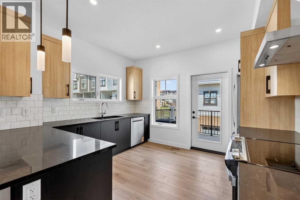 619 Mahogany Road SE — photo 3