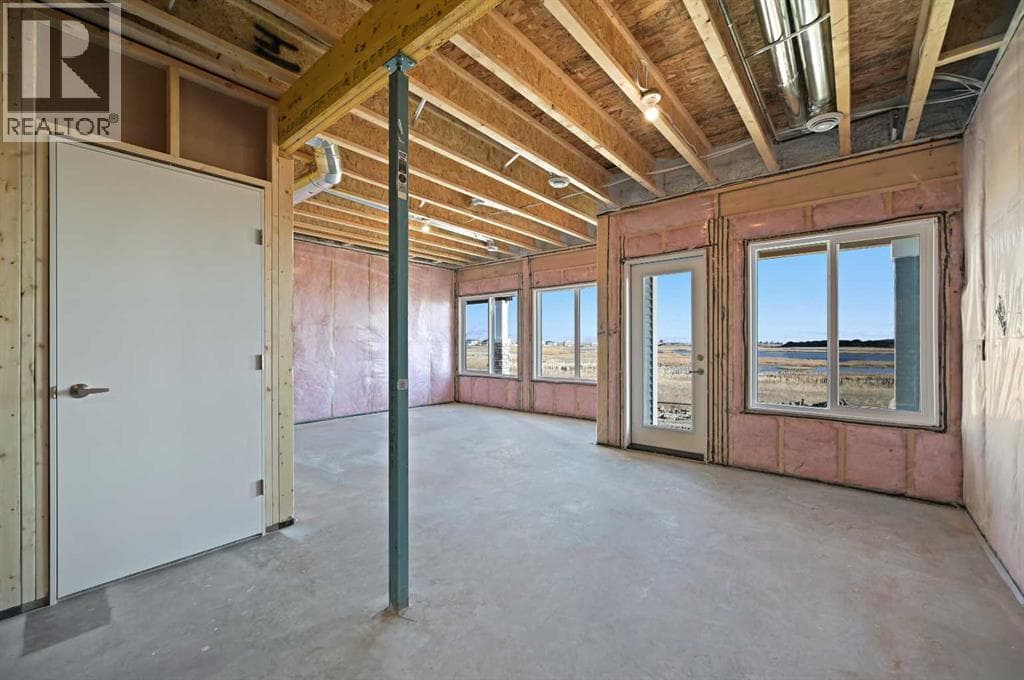 211 Corner Glen Crescent NE — photo 3