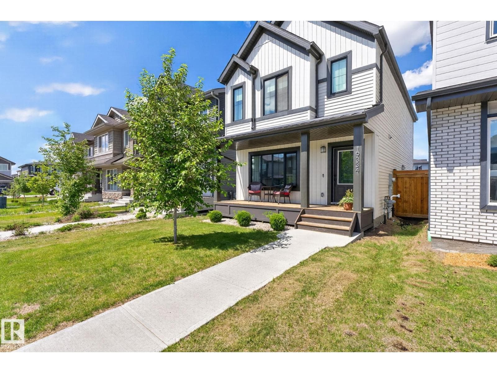 19334 26A AV NW — photo 2