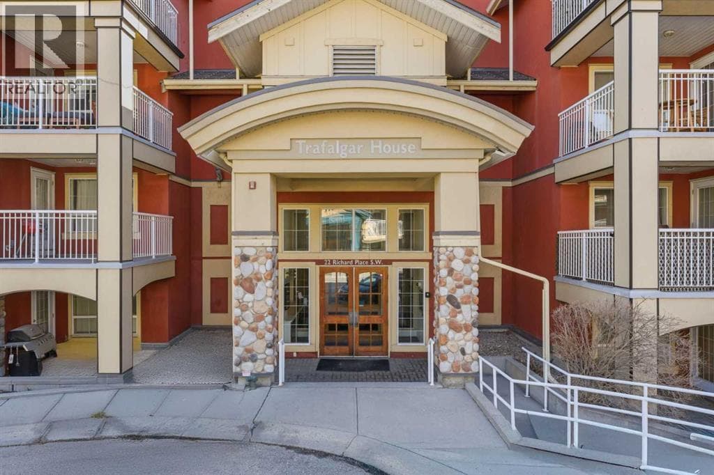 430, 22 Richard Place SW — photo 2