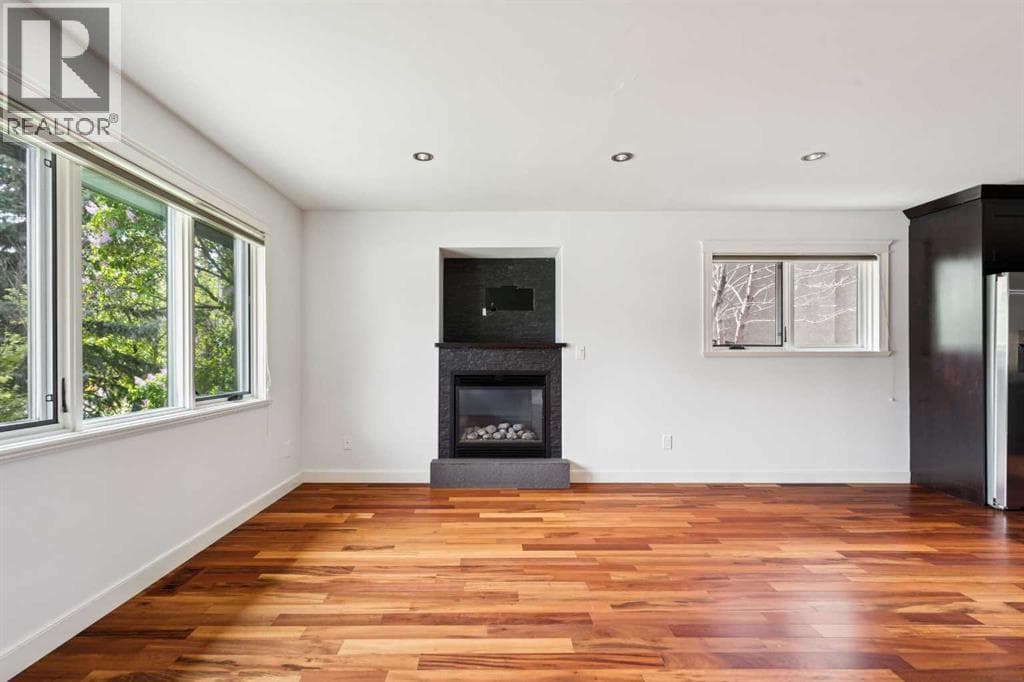 2136 26 Avenue SW — photo 4