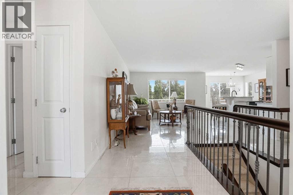 408 Lineham Acres Bay NW — photo 4