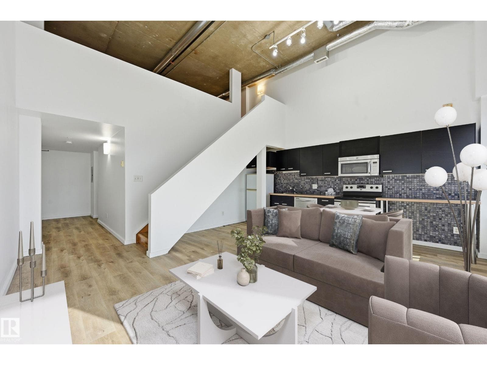#1805 10024 JASPER AV NW