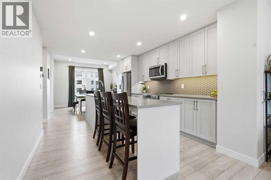 207 Les Jardins Park SE — photo 2