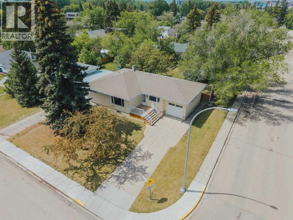 5202 56 Avenue — photo 3